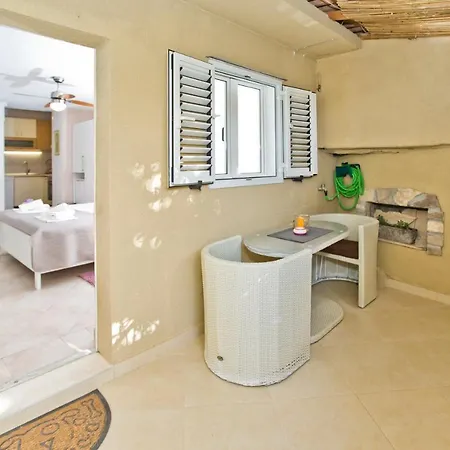 Πανσιόν Jure Χβαρ