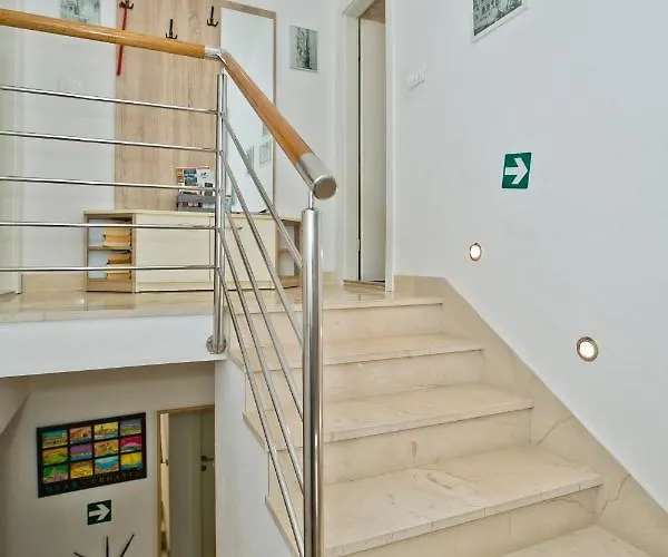 Guest house Jure Hvar Town