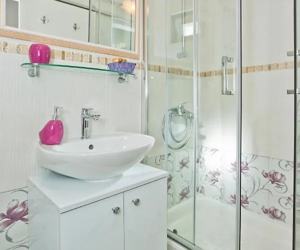 Guest house Jure Hvar Town