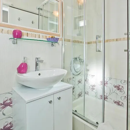 Gasthof Jure Hvar Town